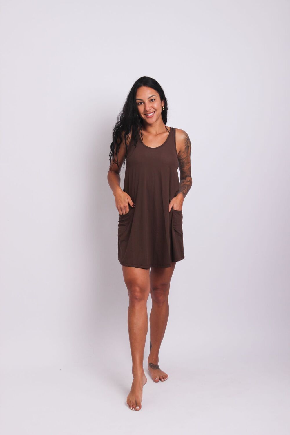 3105 - Saída de Praia Vestido Curto Com 2 Bolsos Marrom - Duna Casual