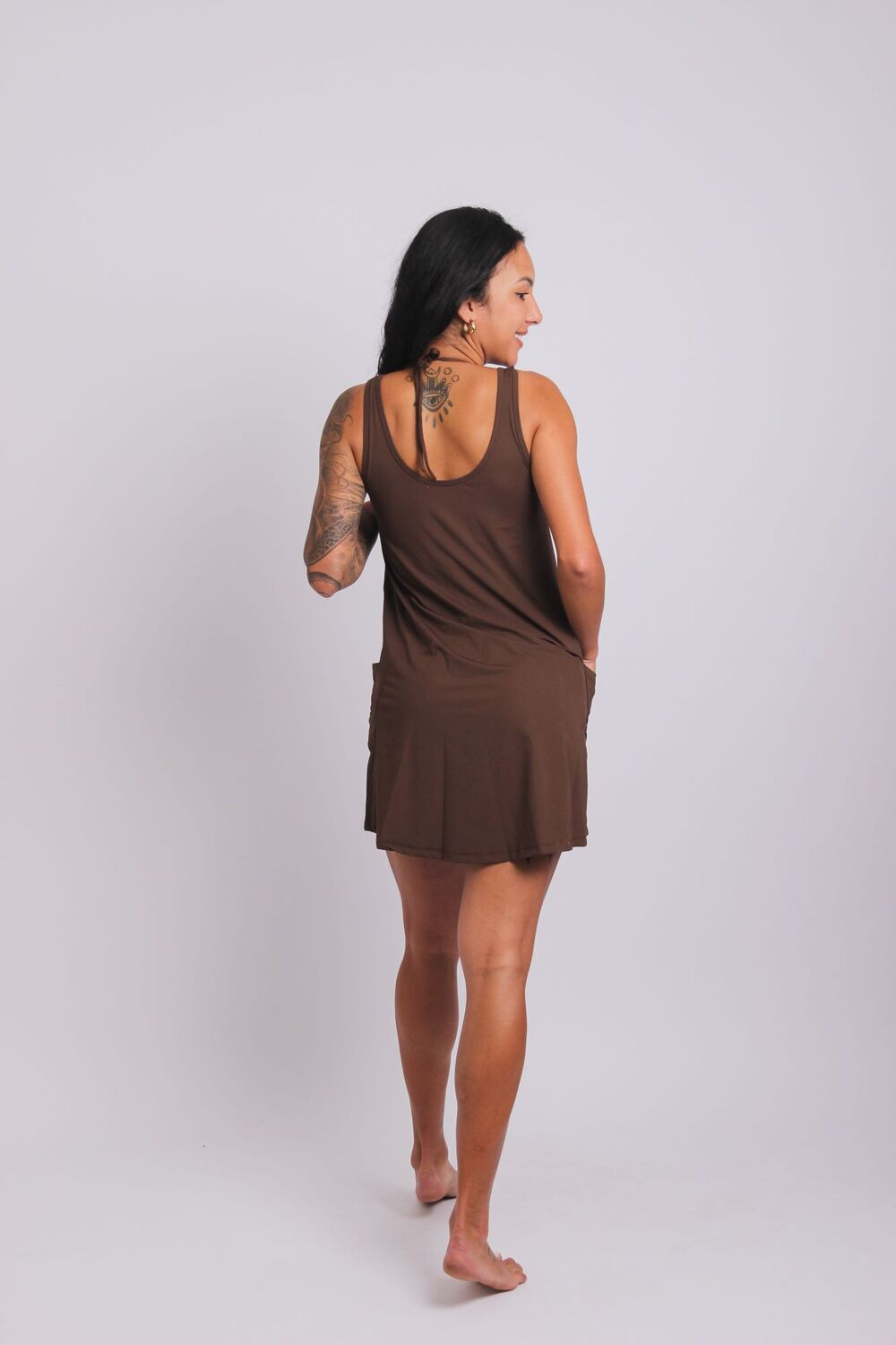 3105 - Saída de Praia Vestido Curto Com 2 Bolsos Marrom - Duna Casual