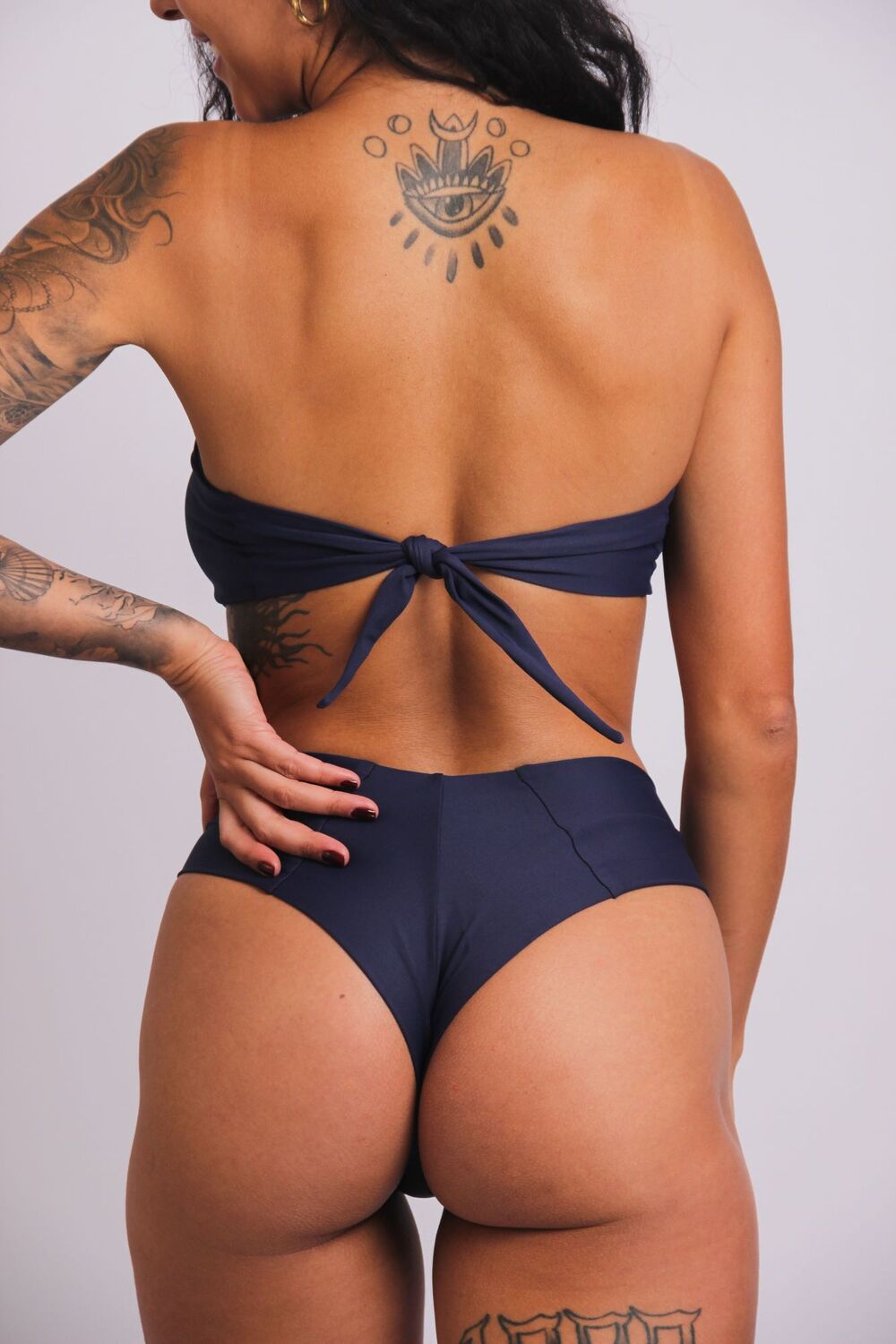 2427 - Calcinha de Biquíni Com Lateral Larga e recortes Azul Marinho - Duna Casual