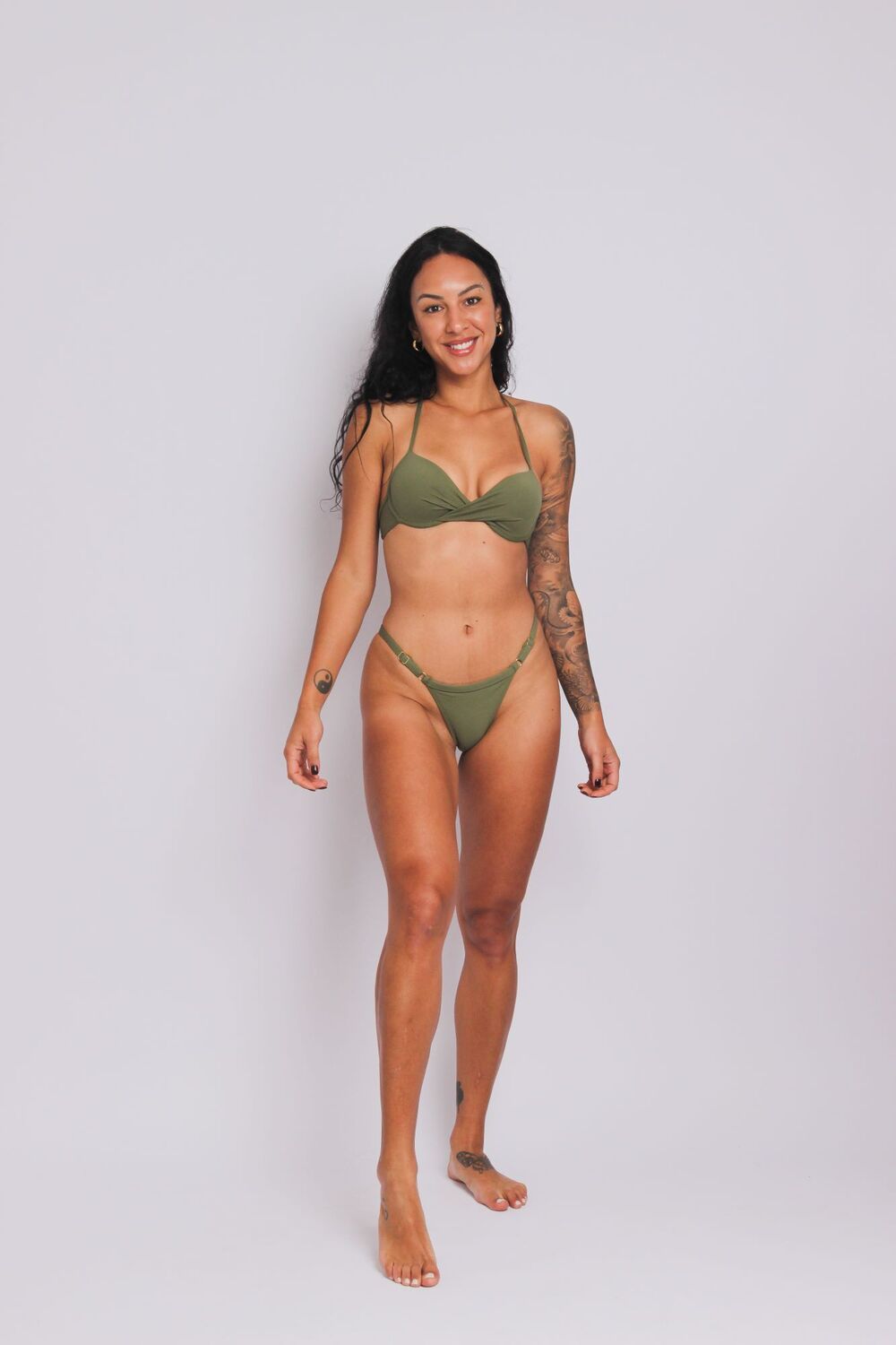 2414 - Calcinha de Biquíni Fio Com Metal Verde Oliva - Duna Casual