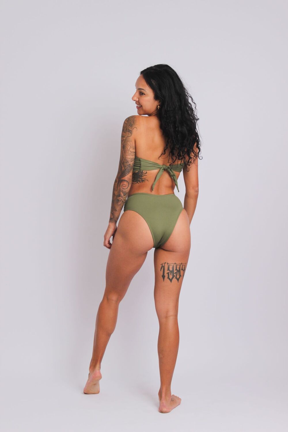2402 - Calcinha de Biquíni Lateral Larga Faixa e Fivela Verde Oliva - Duna Casual