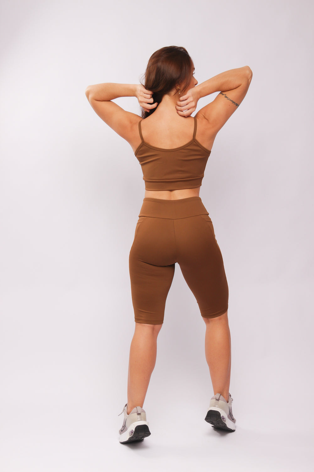 25002 - Bermuda Com Recorte e Bolsos Laterais Marrom Cafe - Duna Casual