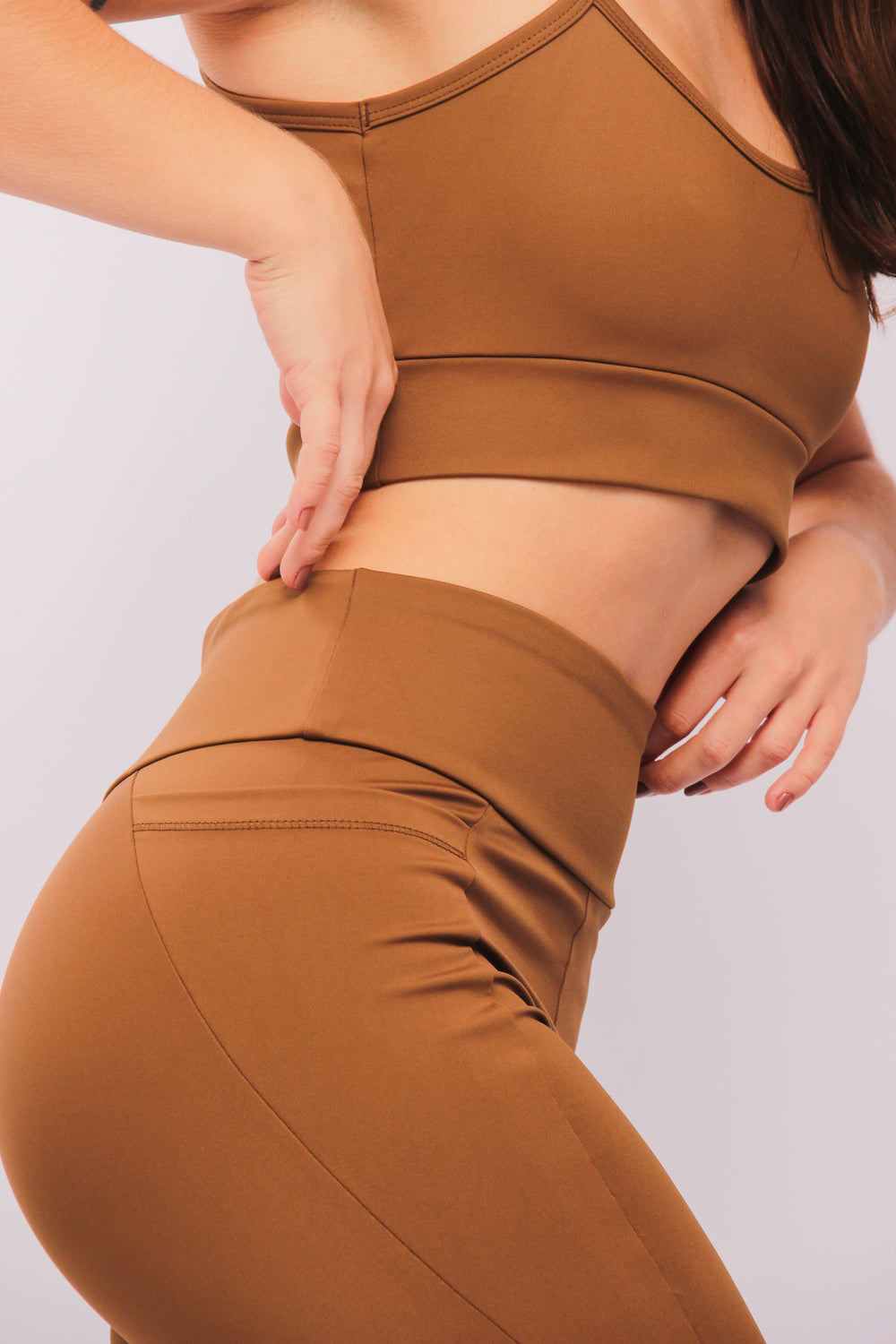 25002 - Bermuda Com Recorte e Bolsos Laterais Marrom Cafe - Duna Casual